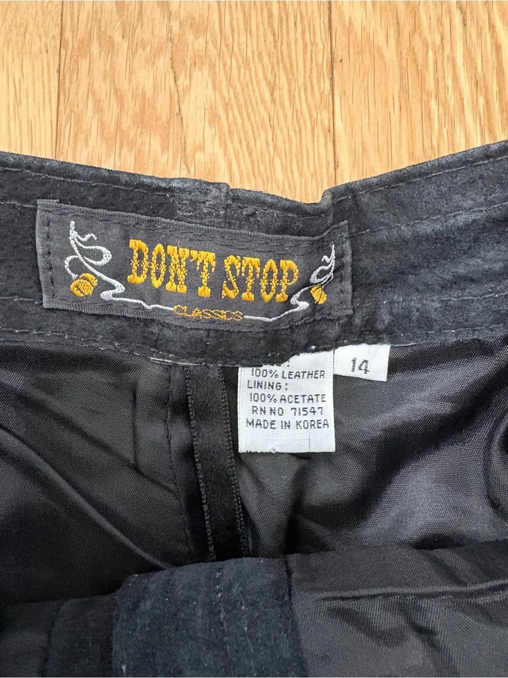 Dont Stop Classic Vintage Suede Pleated Shorts Black High Rise 14 Retro